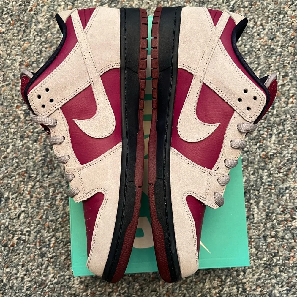 Nike sb mens dunk low size 12 true berry red grey blue 2019 dead stock new - Picture 3 of 12